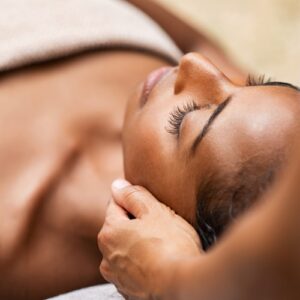 MASSAGE DU VISAGE AU MALOE SPA